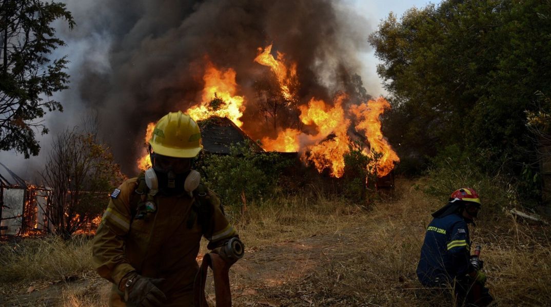Ιεράπετρα: Συνελήφθη άνδρας για τη φωτιά που εκδηλώθηκε στην περιοχή Μαύρο Κόλυμπο Λασιθίου - Θα οδηγηθεί αύριο ενώπιον του Εισαγγελέα Πλημμελειοδικών.