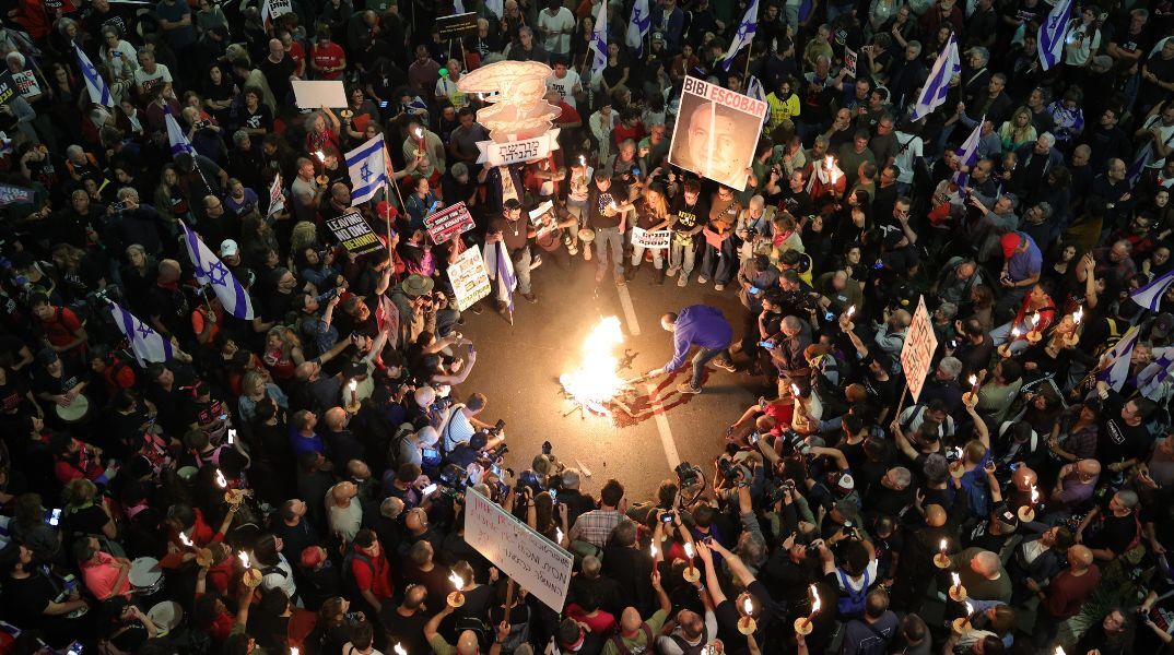 Ισραήλ: Μεγάλη κινητοποίηση εναντίον του πρωθυπουργού Νετανιάχου έπειτα από έξι μήνες πολέμου - Δεκάδες χιλιάδες διαδηλωτές.