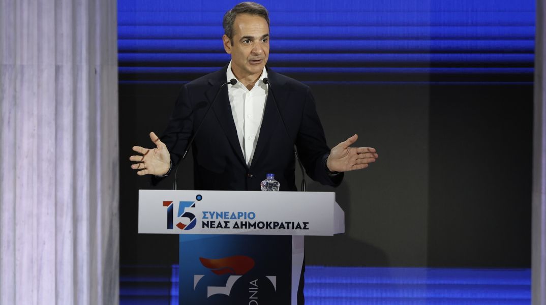 15ο Συνέδριο ΝΔ - Κυριάκος Μητσοτάκης: Δεν θα επιτρέψουμε να συμβούν ξανά όσα έγιναν την περασμένη δεκαετία - Οι λαϊκιστές θέλουν να υψώνουν διαχωρισμούς.