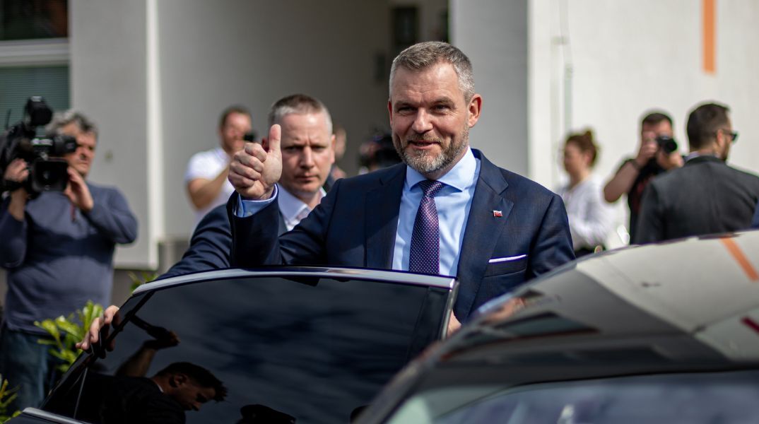 Σλοβακία: Ο Πέτερ Πελεγκρίνι είναι ο νικητής των προεδρικών εκλογών - Εξασφαλίζει 53,20% έναντι 46,8% του Ιβάν Κόρτσοκ.