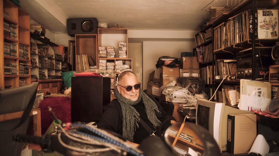 Ιλάν: Συνέντευξη με τον ραδιοφωνικό παραγωγό και δημοσιογράφο για το βιβλίο του «Μπλουζ του Big John».