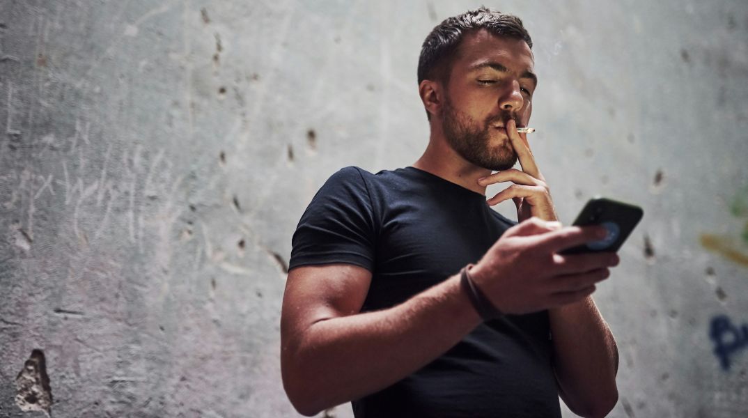 Έρευνα: Το παθητικό κάπνισμα αυξάνει τον κίνδυνο εμφάνισης κολπικής μαρμαρυγής - Είναι επιβλαβές ακόμη και σε εξωτερικά περιβάλλοντα.