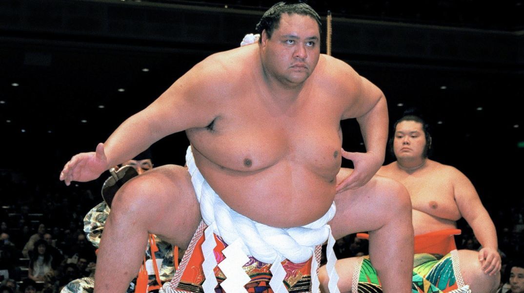 Ιαπωνία: Ο Ακεμπόνο, ο πρώτος γεννημένος στο εξωτερικό μεγάλος πρωταθλητής του σούμο, πέθανε σε ηλικία 54 ετών.