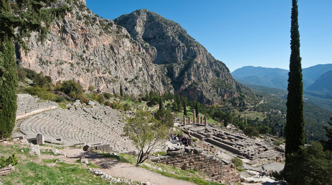 Υπουργείο Πολιτισμού: Σε εξέλιξη το έργο αποκατάστασης του Αρχαίου Θεάτρου Δελφών - Στόχος να ολοκληρωθεί μέχρι το τέλος του 2027, δηλώνει η Λίνα Μενδώνη. 