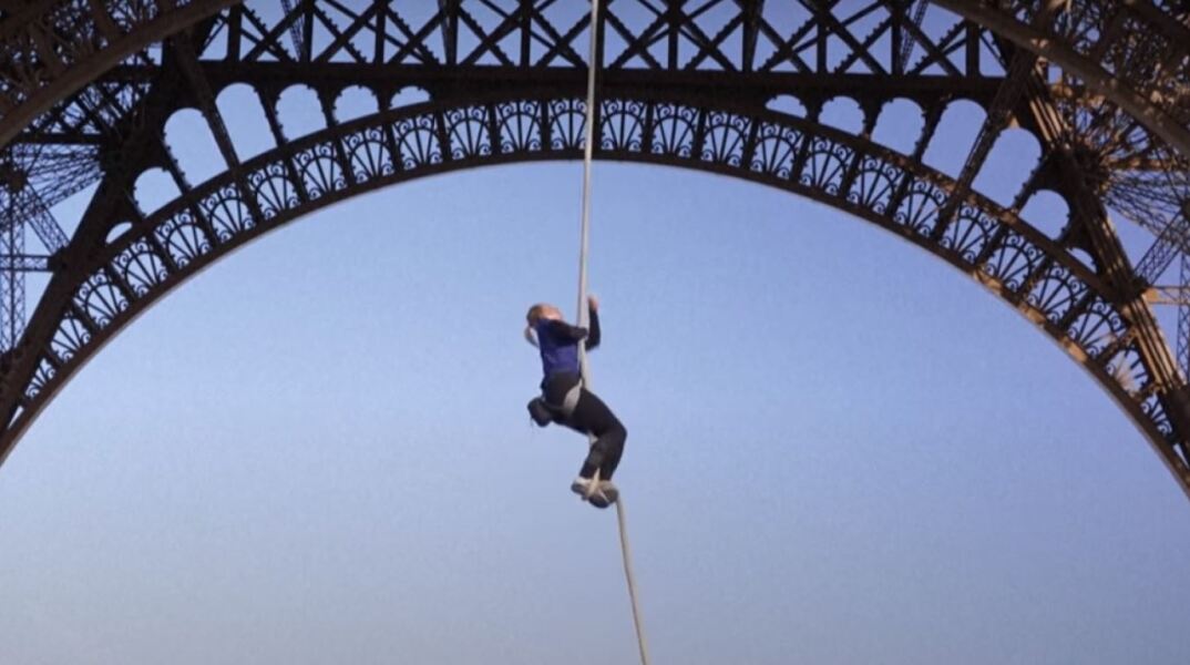 Γαλλίδα έκανε ρεκόρ αναρρίχησης με σκοινί στον Πύργο του Άιφελ