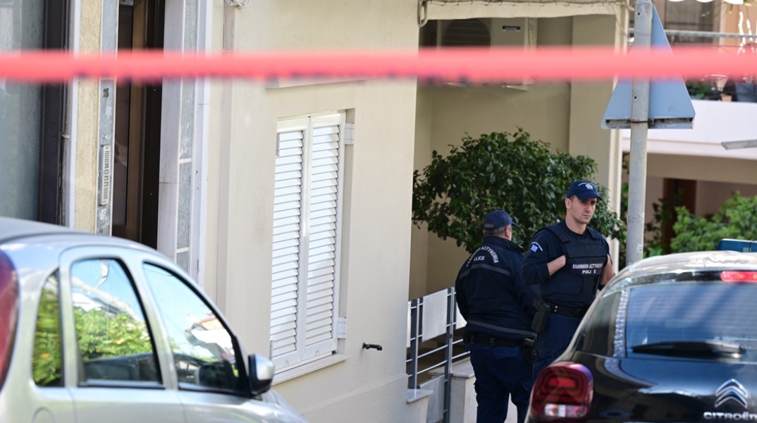 Το σπίτι του εγκλήματος στην Ηλιούπολη και από έξω αστυνομικές δυνάμεις