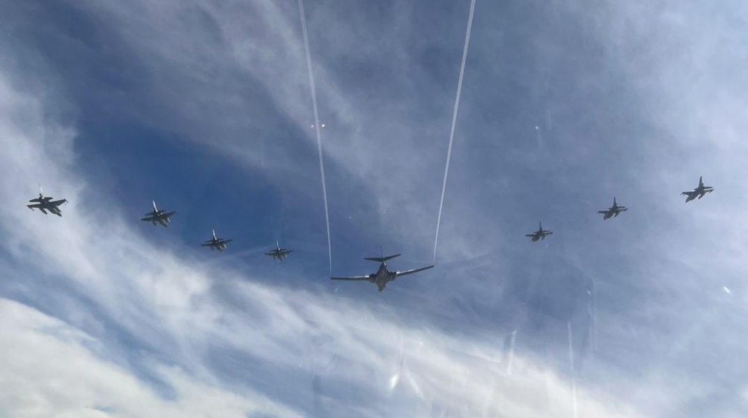 Πολεμικά αεροσκάφη στον ουρανό