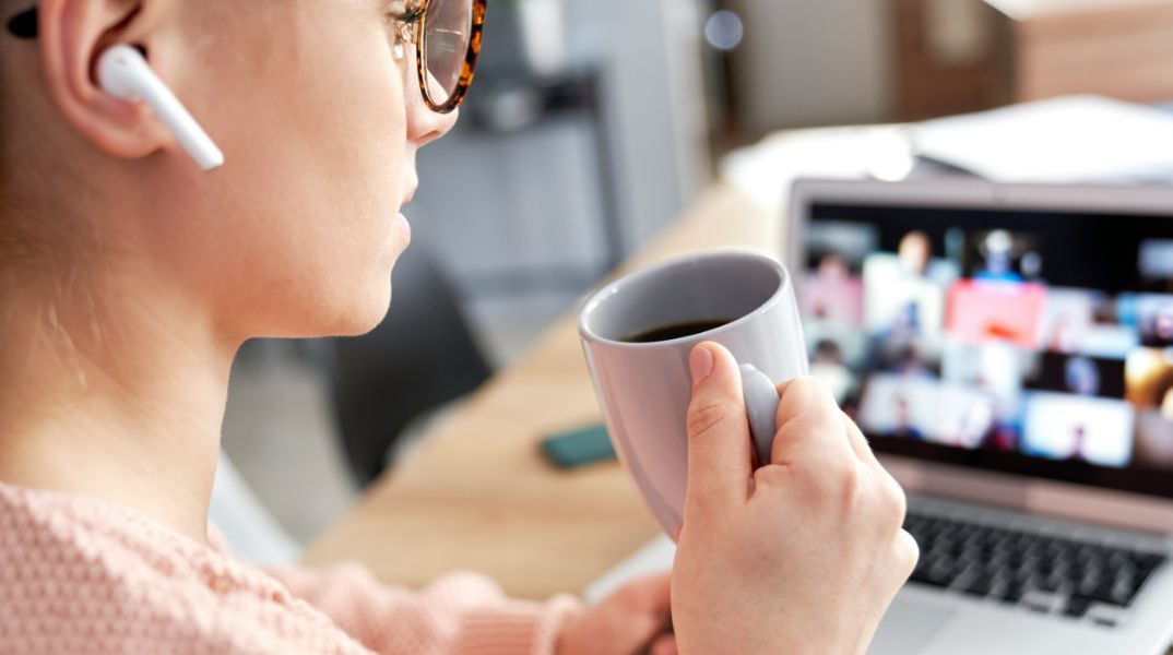 «Βία στο διαδίκτυο»: Πανελλήνια έρευνα σε 4.800 εφήβους - Το 49% έχει βιώσει βία στο διαδίκτυο ως παρατηρητής, το 13% έχει πέσει θύμα βίας στο διαδίκτυο.