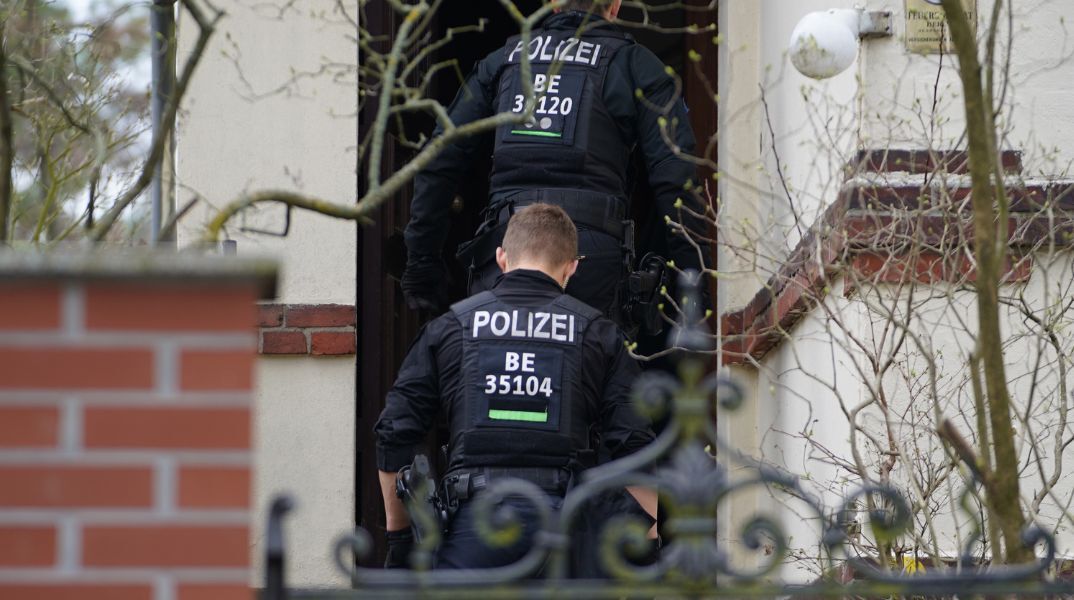 Τέσσερις έφηβοι συνελήφθησαν στη Βόρεια Ρηνανία - Βεστφαλία, με την υποψία του σχεδιασμού τρομοκρατικών επιθέσεων με ισλαμιστικό υπόβαθρο.