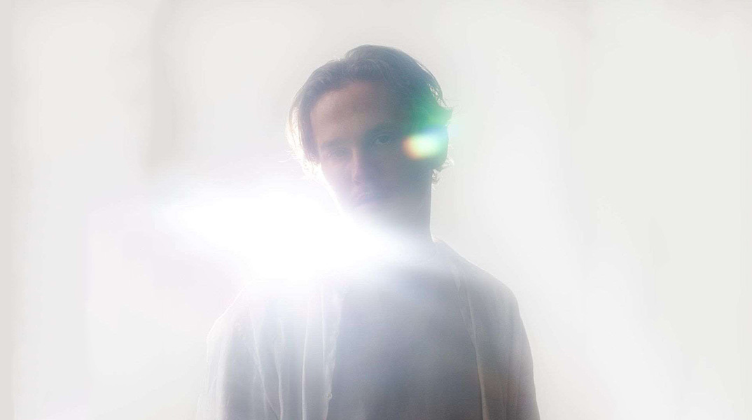 Ο David August στο Δημοτικό Θέατρο Πειραιά