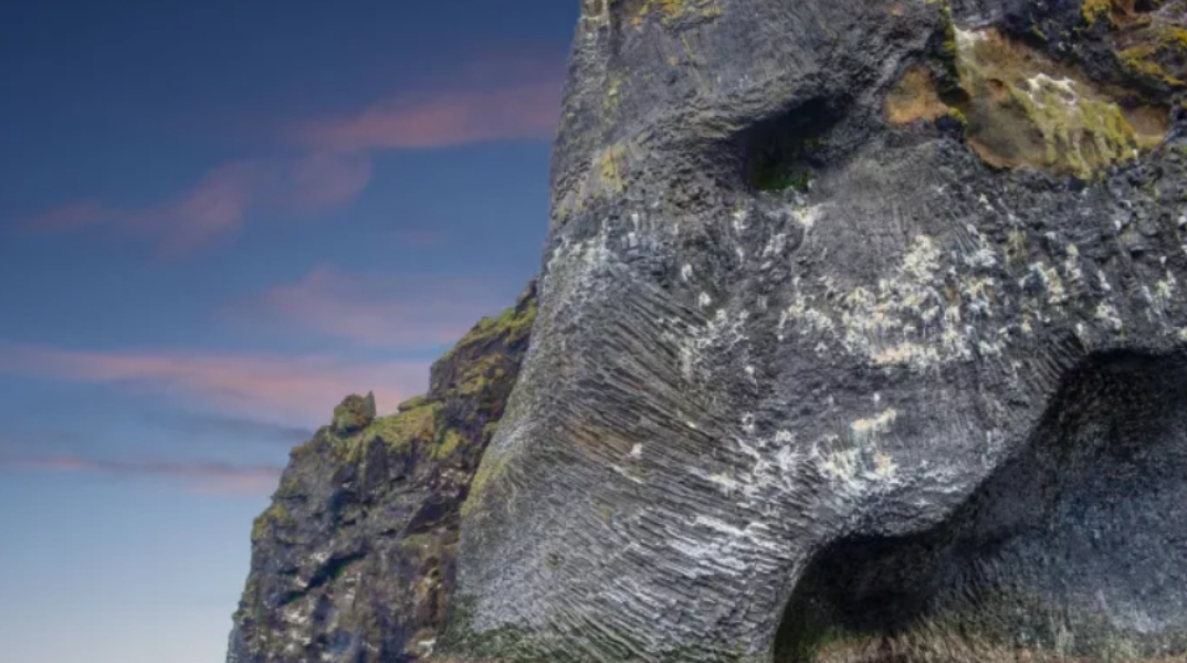 Ισλανδία: Ο εντυπωσιακός βράχος «ελέφαντας» 