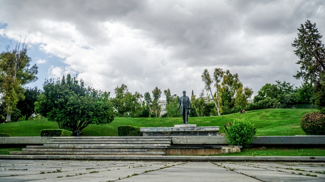 Καιρός σήμερα: Συννεφιά και βροχές την Πέμπτη