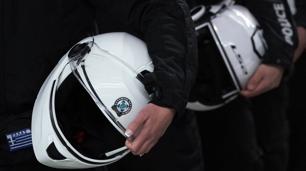Θεσσαλονίκη: Στο αυτόφωρο εν διαστάσει ζευγάρι αστυνομικών - Οι καταγγελίες για παρακολούθηση και ενδοοικογενειακή απειλή.