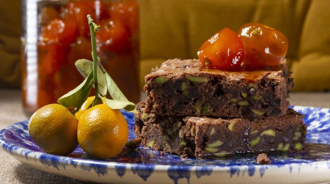Πίτα brownie με γλυκό του κουταλιού κουμ κουάτ