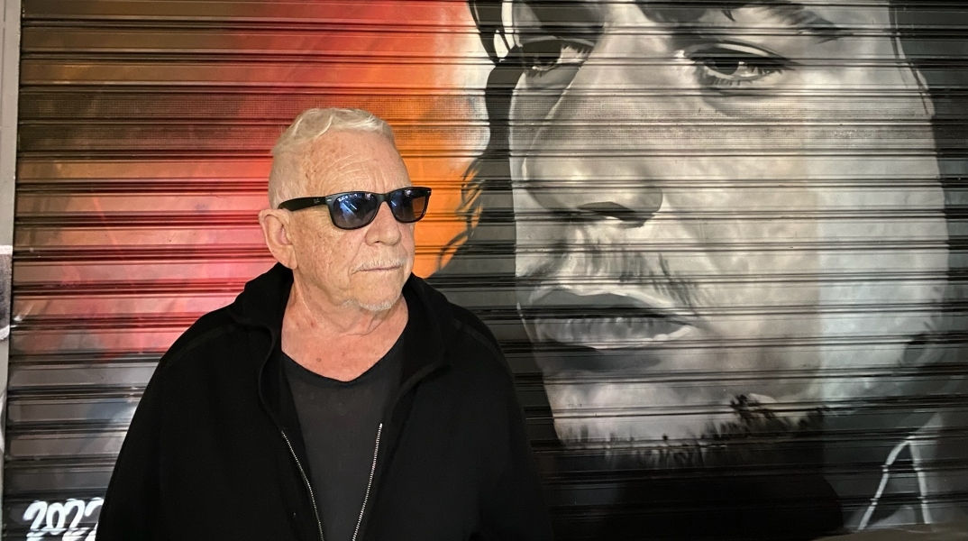 O Eric Burdon μιλάει στην Athens Voice για τη ζωή του στην Αθήνα και τη σχέση του με την πόλη.