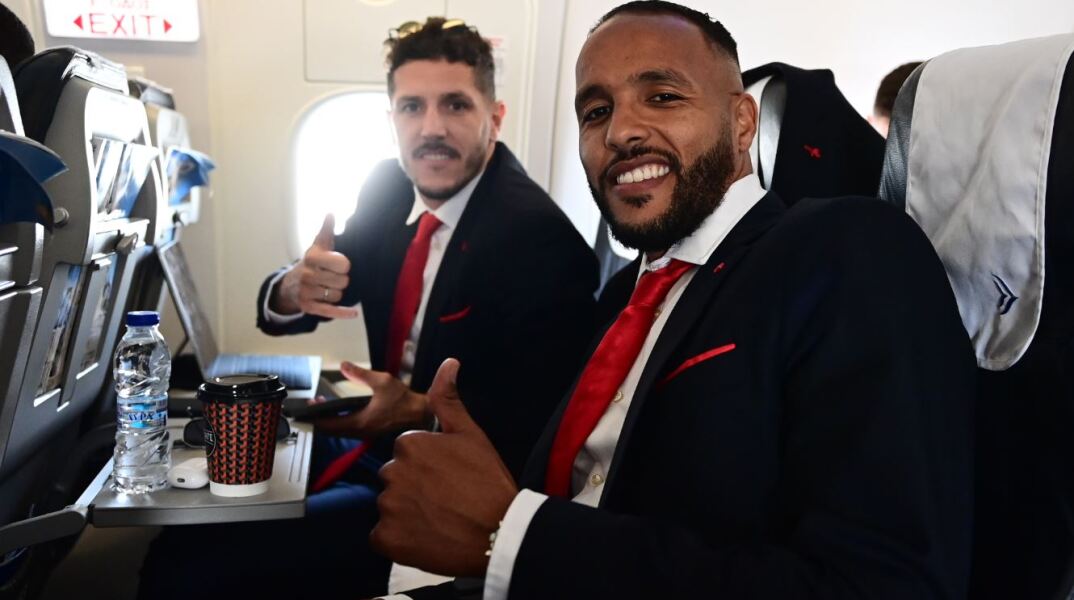 Οι παίκτες του Ολυμπιακού στο αεροπλάνο για την Τουρκία