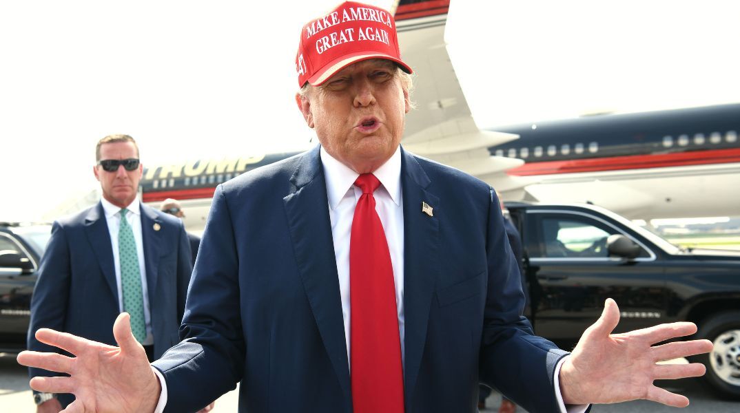 ΗΠΑ: Ο Ντόναλντ Τραμπ επιτέθηκε στον Τζίμι Κίμελ, αλλά τον μπέρδεψε με τον ηθοποιό Αλ Πατσίνο - Η χιουμοριστική απάντηση του παρουσιαστή. 