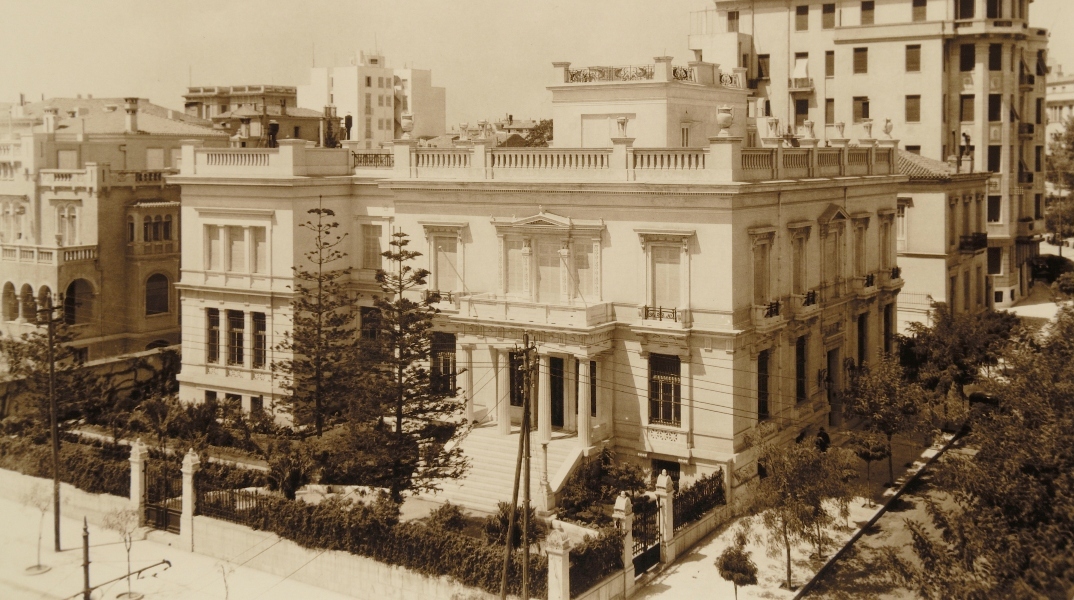 Το Μουσείο Μπενάκη φωτογραφημένο την εποχή των εγκαινίων του, στις 22 Απρίλιου 1931