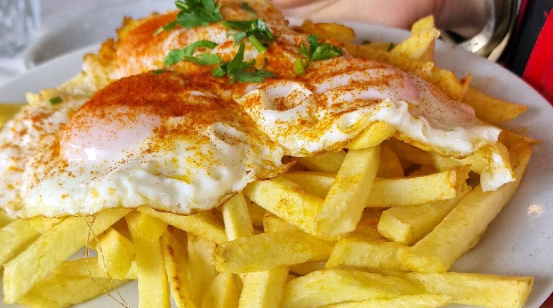 Πού θα πας για κεμπάπ αλλά θα φας πατάτες με αβγά;