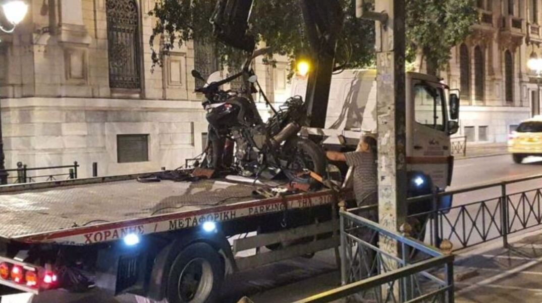 Τροχαίο με έναν σοβαρά τραυματία τα ξημερώματα στη Σταδίου