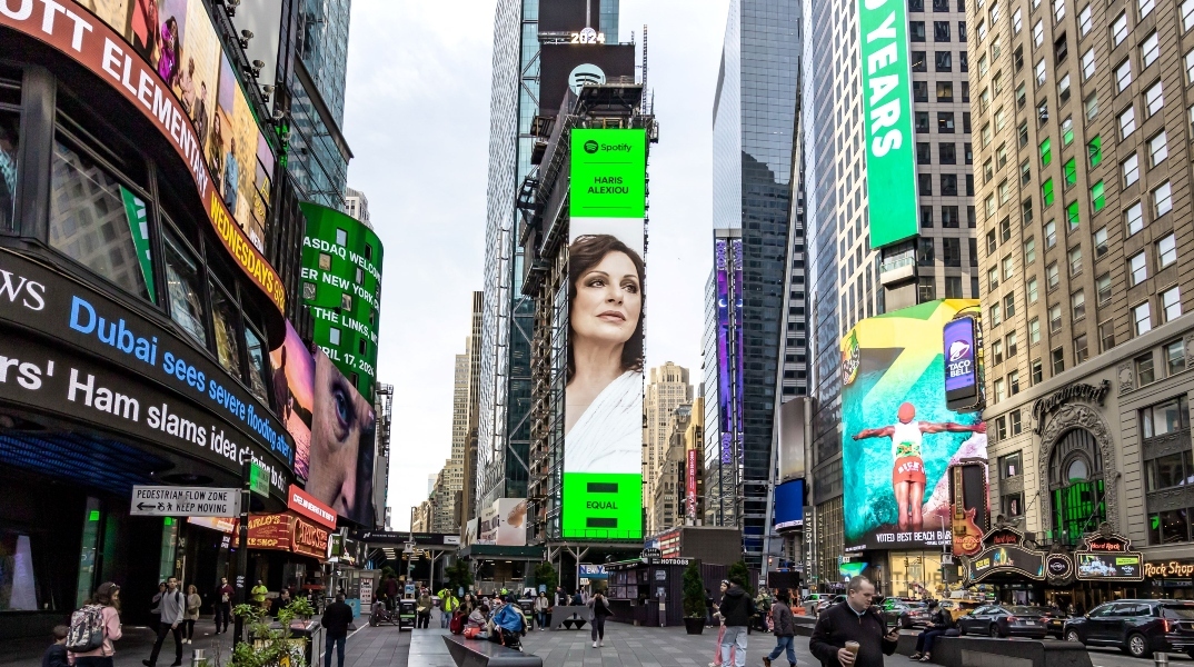 Χάρις Αλεξίου: Σε billboard στην Times Square Χάρις Αλεξίου: Σε billboard στην Times Square 