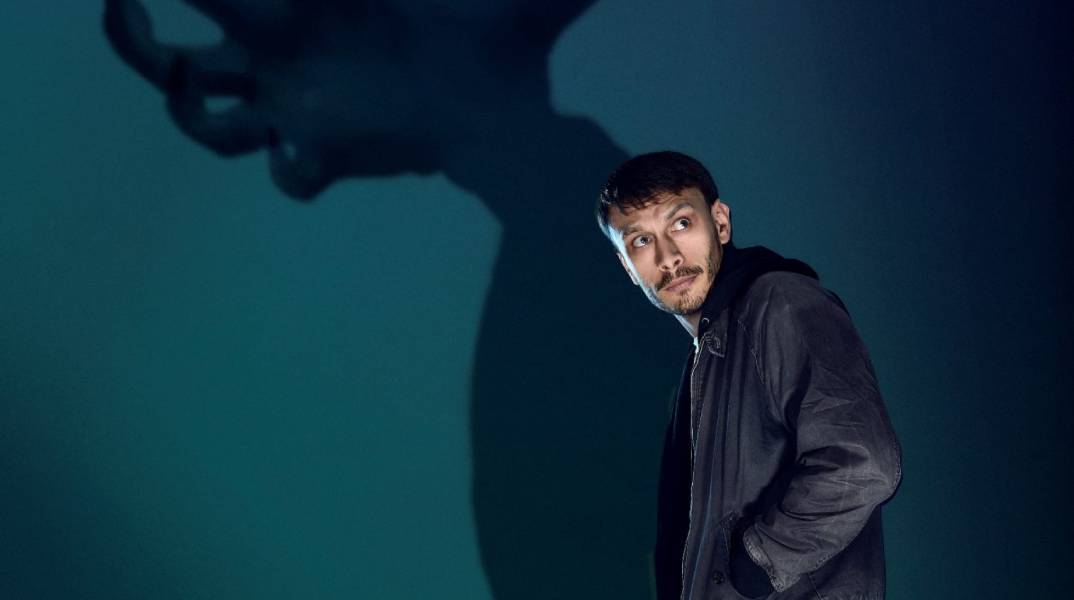 Baby Reindeer: O Richard Gadd μεταφέρει στην οθόνη την αληθινή stalking εμπειρία του