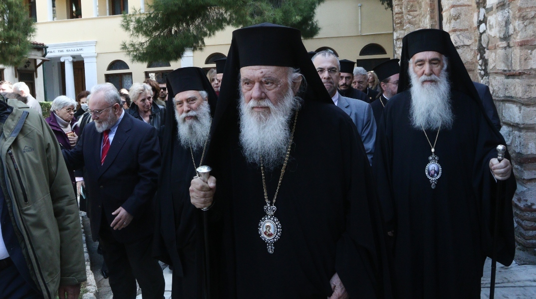 Παρέμβαση Ιερώνυμου για τις επιθέσεις σε πολιτικούς