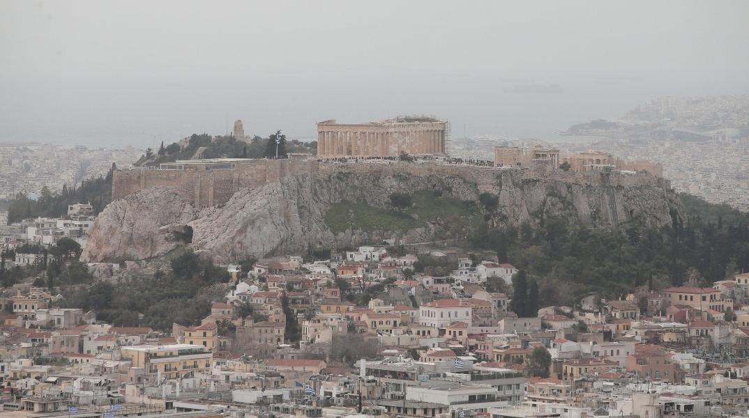 Καιρός σήμερα: Ζέστη και αφρικανική σκόνη