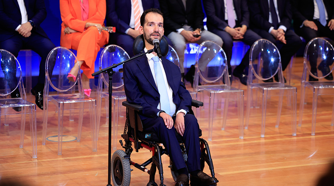 Η διακοπή της εκδήλωσης «Εφηβεία ή εφη-ΒΙΑ» που διοργάνωσε η ΔΑΠ-ΝΔΦΚ Βόλου από φοιτητές αριστερών παρατάξεων και η απουσία αντίδρασης από την κυβέρνηση.