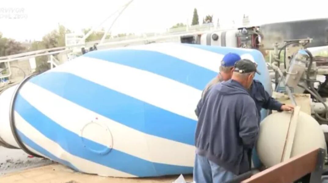 Ανατροπή νταλίκας στην Αθηνών - Κορίνθου