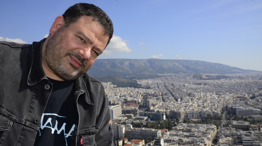 Ο DJ ALX απαντά σε 31 ερωτήσεις για την Αθήνα και τη ζωή του στην πόλη.