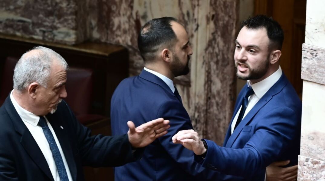 Ο Κωνσταντίνος Φλώρος μετά την επίθεση στον Βασίλη Γραμμένο