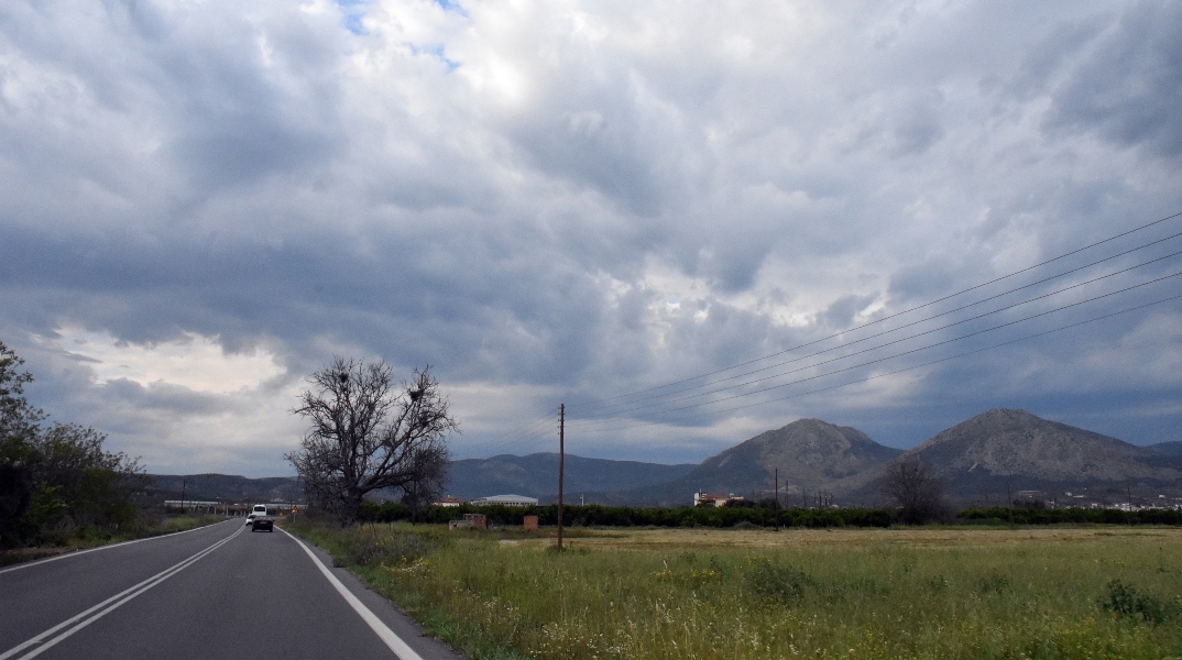 Συννεφιά και βροχές την Πέμπτη
