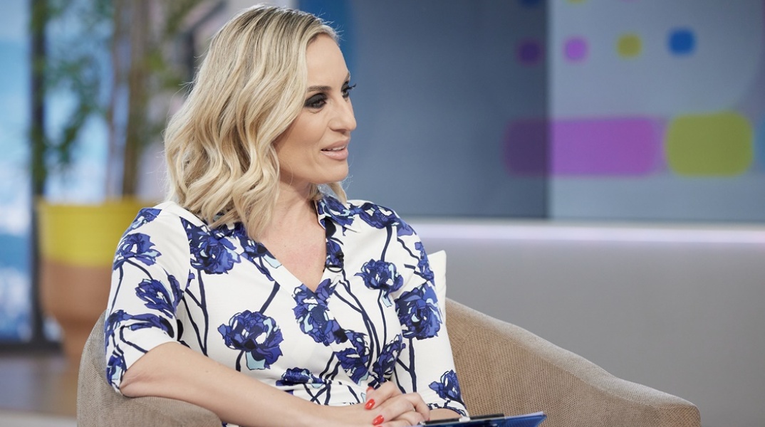 Η Ελεονώρα Μελέτη στο πλατό της τηλεοπτικής εκπομπής που παρουσίαζε μέχρι και την ανακοίνωση της υποψηφιότητάς της στις Ευρωεκλογές με τη Νέα Δημοκρατία