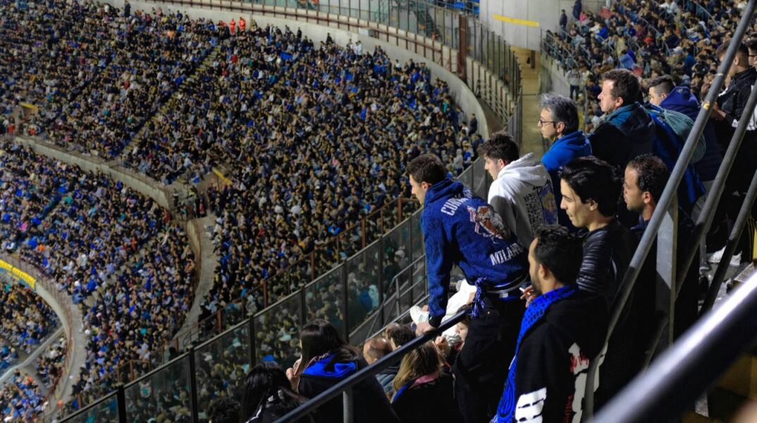 Οπαδοί της Ίντερ στο «Τζουζέπε Μεάτσα»