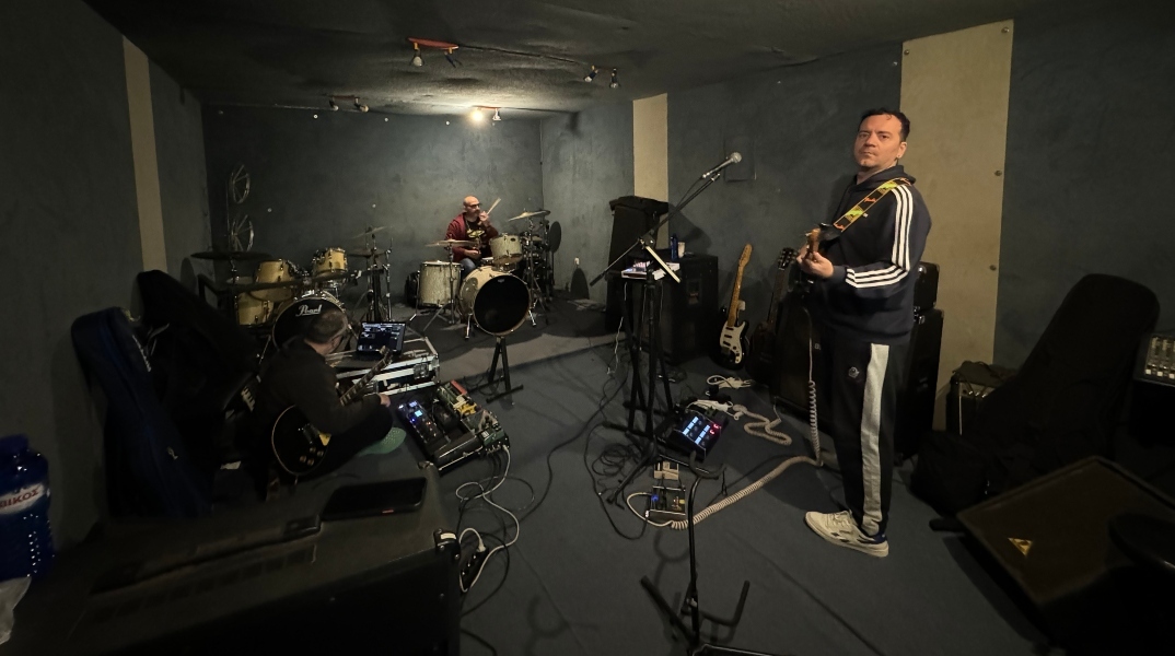 Raining Pleasure: O Vassilikos μιλάει στην Athens Voice για την πορεία και την επαναδραστηριοποίηση του σχήματος.