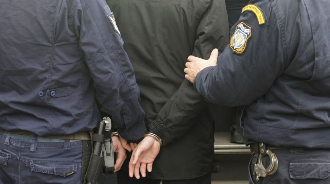 Νίσυρος: Συνελήφθη ο αρχαιοφύλακας που κατηγορείται για σεξουαλική κακοποίηση ανηλίκων - Του ασκήθηκε ποινική δίωξη σε βαθμό κακουργήματος