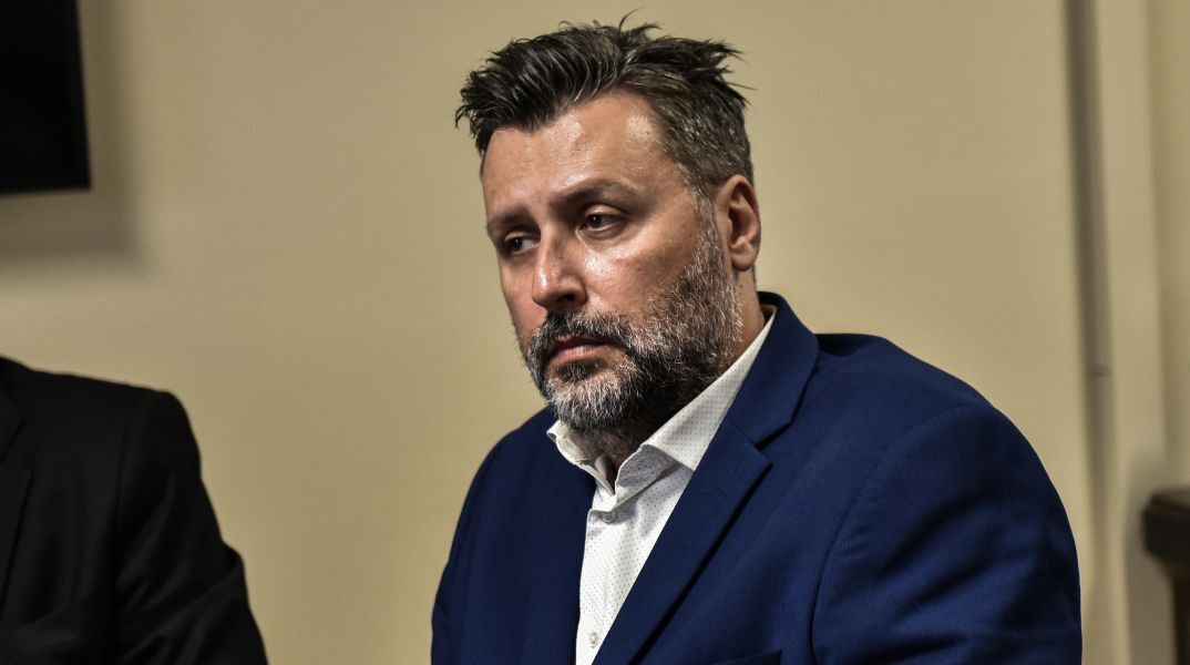 Ο Γιάννης Καλλιάνος εξηγεί αναλυτικά τους λόγους για τους οποίους σκοπεύει να κινηθεί δικαστικά για τον θάνατο του πατέρα του - Η νέα ανάρτηση. 