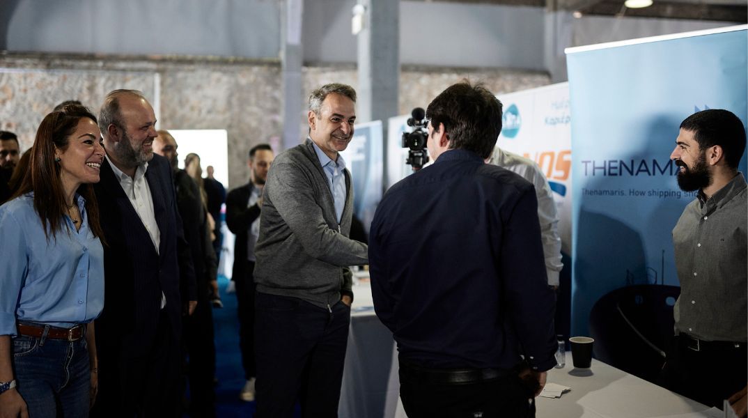 Κυριάκος Μητσοτάκης: Στην 30ή «Ημέρα Καριέρας» της ΔΥΠΑ στον Πειραιά παραβρέθηκε ο πρωθυπουργός - Στο επίκεντρο η γαλάζια οικονομία.