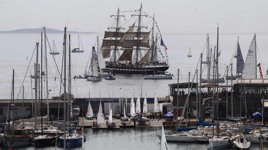 Με το εμβληματικό ιστιοφόρο «Belem» αναχώρησε η Ολυμπιακή Φλόγα από τον Πειραιά για το λιμάνι της Μασσαλίας και τους Ολυμπιακούς Αγώνες 2024.