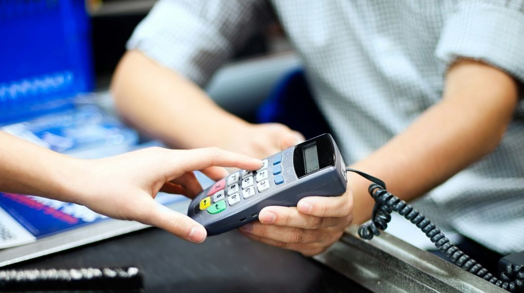 Διασύνδεση POS με ταμειακές μηχανές: Τέλος χρόνου - Λήγει τη Μεγάλη Τρίτη η προθεσμία και ξεκινά η επιβολή των προστίμων.