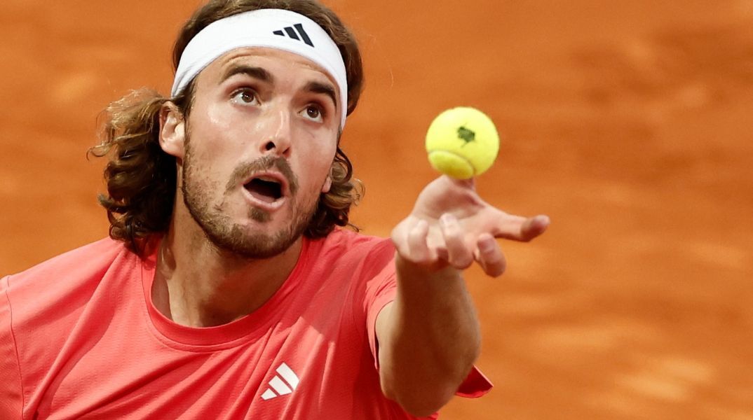 Στέφανος Τσιτσιπάς: Πρόωρος αποκλεισμός από το διεθνές τουρνουά τένις που διεξάγεται στη Μαδρίτη - Ηττήθηκε από τον Τιάγκο Μοντέιρο με 6-4, 6-4.