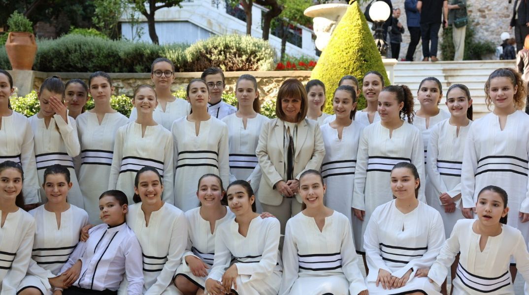 Το έργο «Η ουράνια πολιτεία» στον κήπο του Προεδρικού Μεγάρου, στο πλαίσιο του 2ου Φεστιβάλ Λατρευτικής Μουσικής - Παρουσία της Κατερίνας Σακελλαροπούλου.