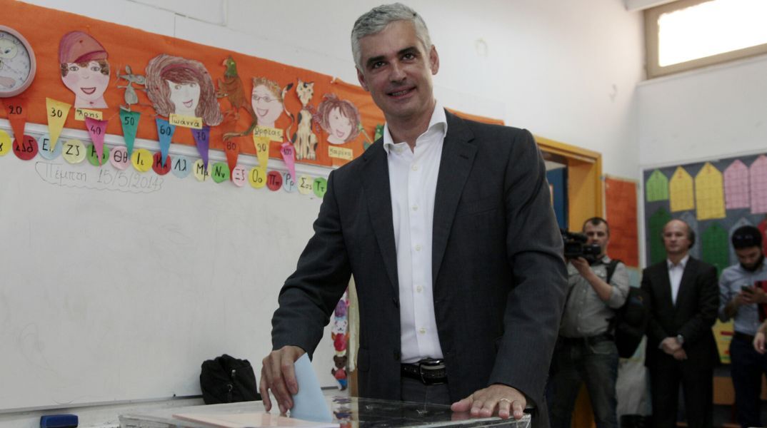 ΣΥΡΙΖΑ: Στο επικοινωνιακό επιτελείο του κόμματος εντάσσεται ο Άρης Σπηλιωτόπουλος, πρώην υπουργός της ΝΔ.