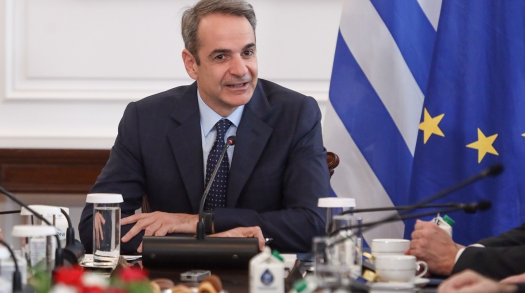 Ο Κυριάκος Μητσοτάκης κατά τη διάρκεια συνεδρίασης του Υπουργικού Συμβουλίου