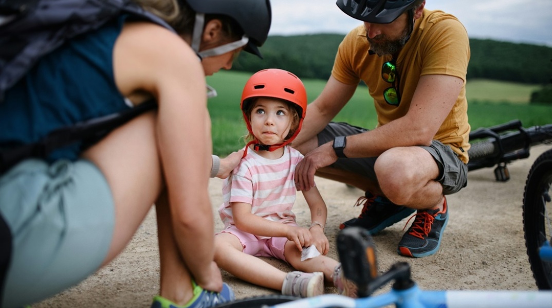 Παιδί που τραυματίστηκε μετά από πτώση από το ποδήλατο 