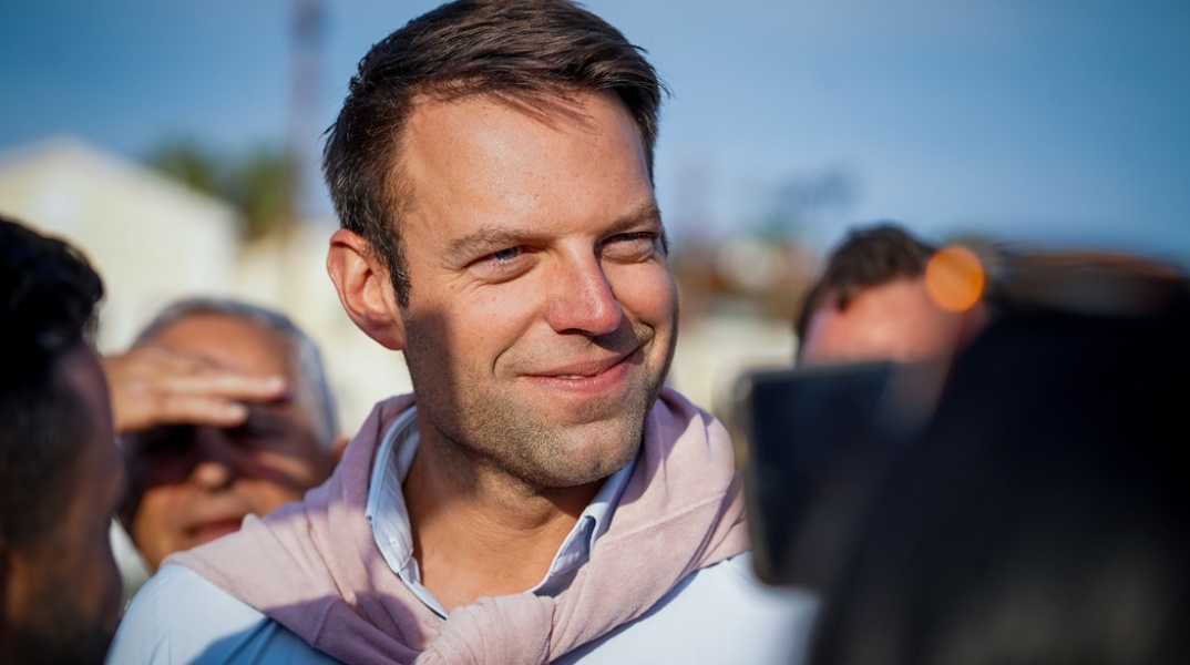 Ο Στέφανος Κασσελάκης κατά τη διάρκεια της πρόσφατης περιοδείας του στα νησιά του Αιγαίου