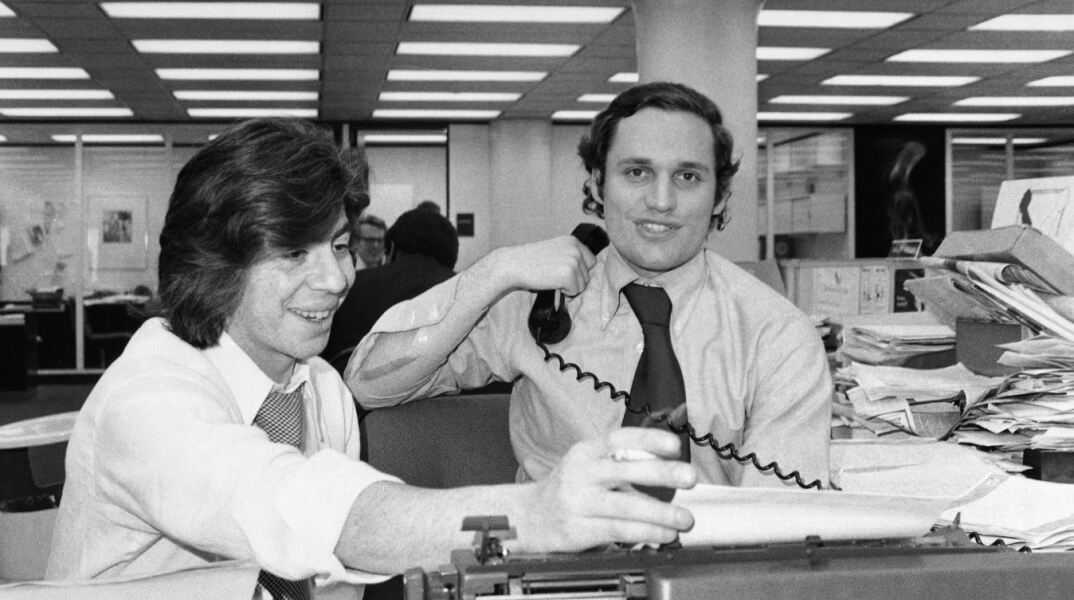 Γούντγουορντ και Μπέρνσταϊν κατά τις έρευνές τους για το Watergate