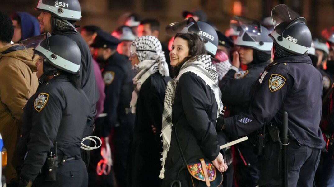 Η αστυνομία εκκένωσε την κατάληψη στο πανεπιστήμιο Κολούμπια - Δεκάδες συλλήψεις φοιτητών