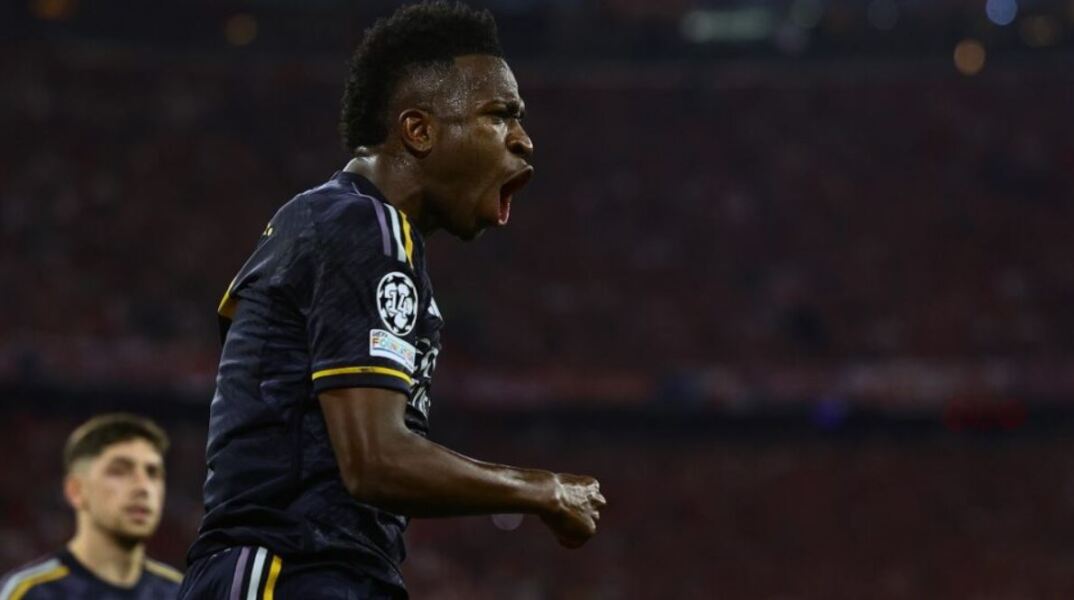 Ο Βινίσιους Τζ. πανηγυρίζει το γκολ που πέτυχε για το 2-2 της Ρεάλ στο Μόναχο